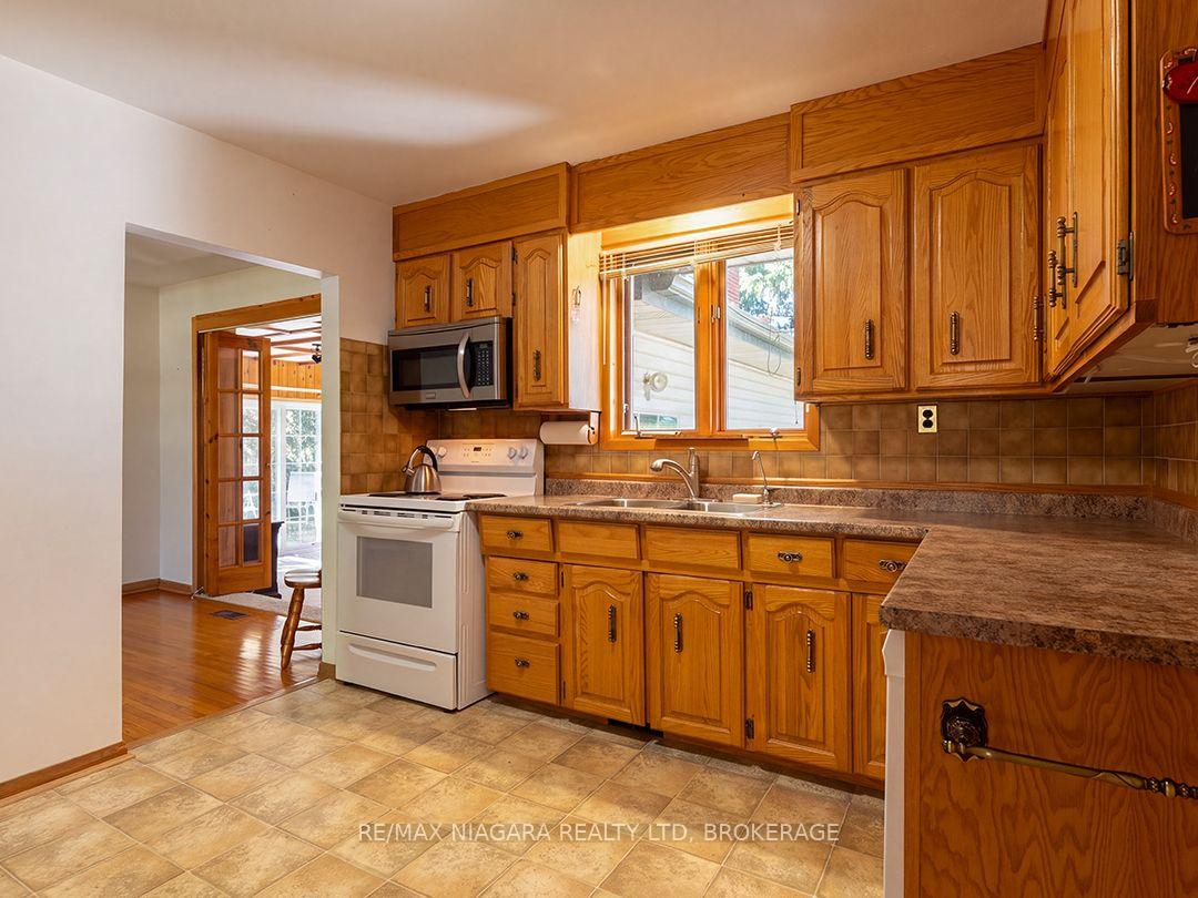 Photo 12 of 29 Runnymede Road, Port Colborne, Main Street — HOMEH