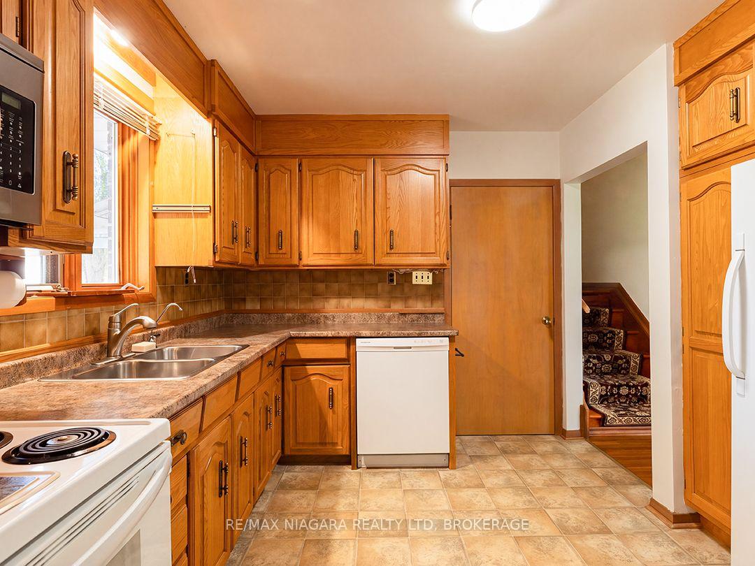 Photo 13 of 29 Runnymede Road, Port Colborne, Main Street — HOMEH