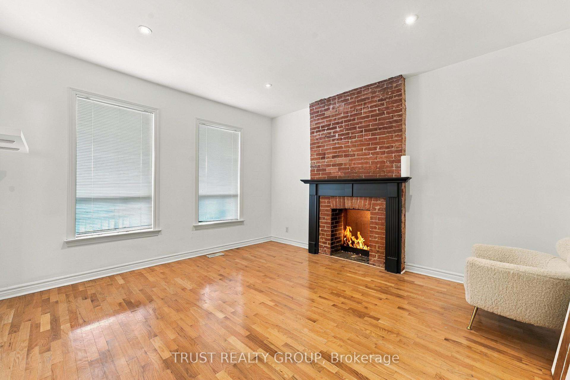 Photo 10 of Unit Main & Basement, 2279 Dundas Street W, Toronto, High Park-Swansea — HOMEH