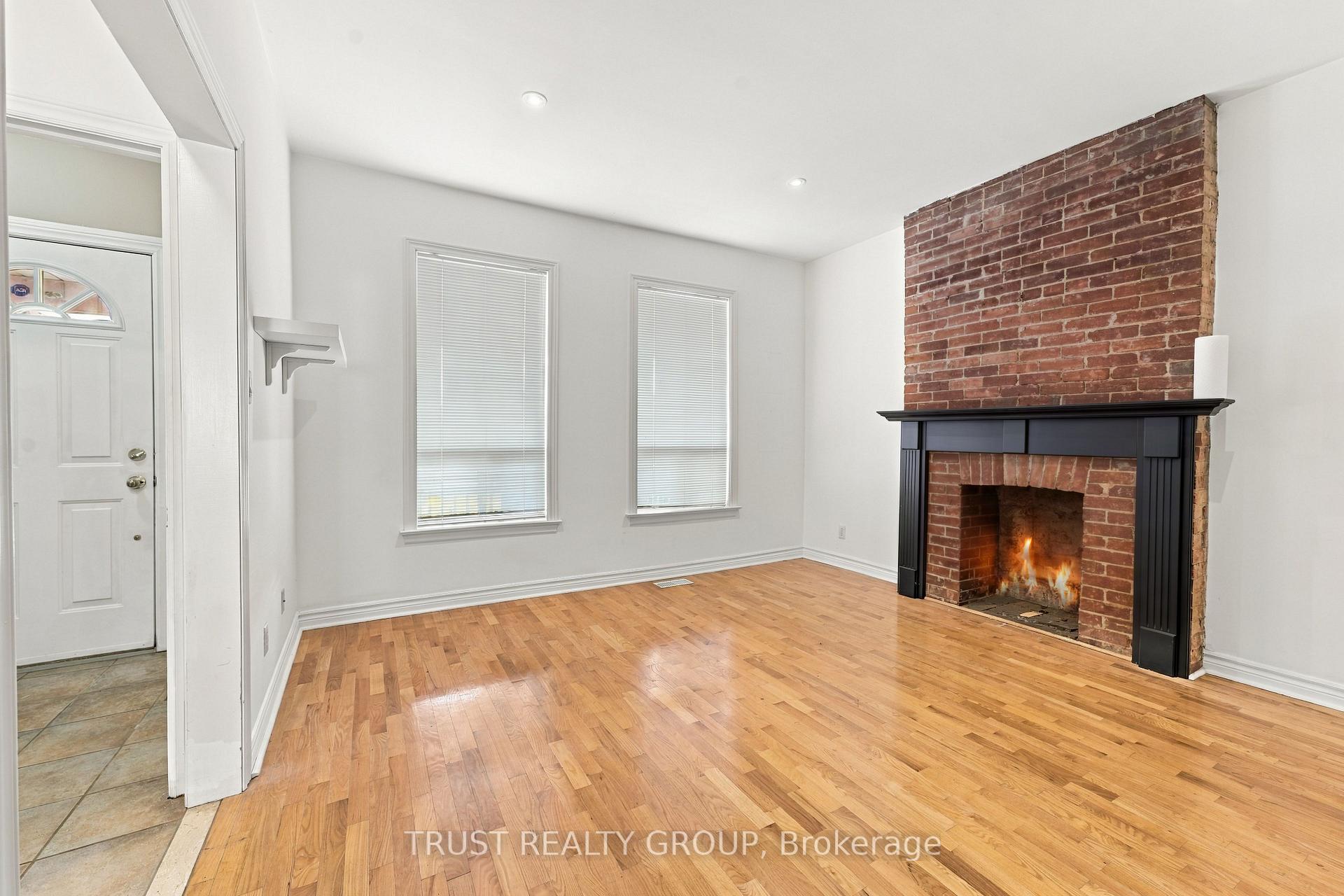 Photo 11 of Unit Main & Basement, 2279 Dundas Street W, Toronto, High Park-Swansea — HOMEH