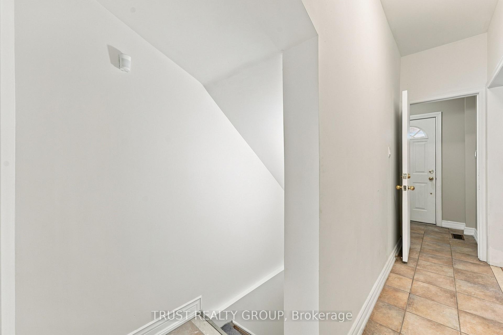 Photo 12 of Unit Main & Basement, 2279 Dundas Street W, Toronto, High Park-Swansea — HOMEH