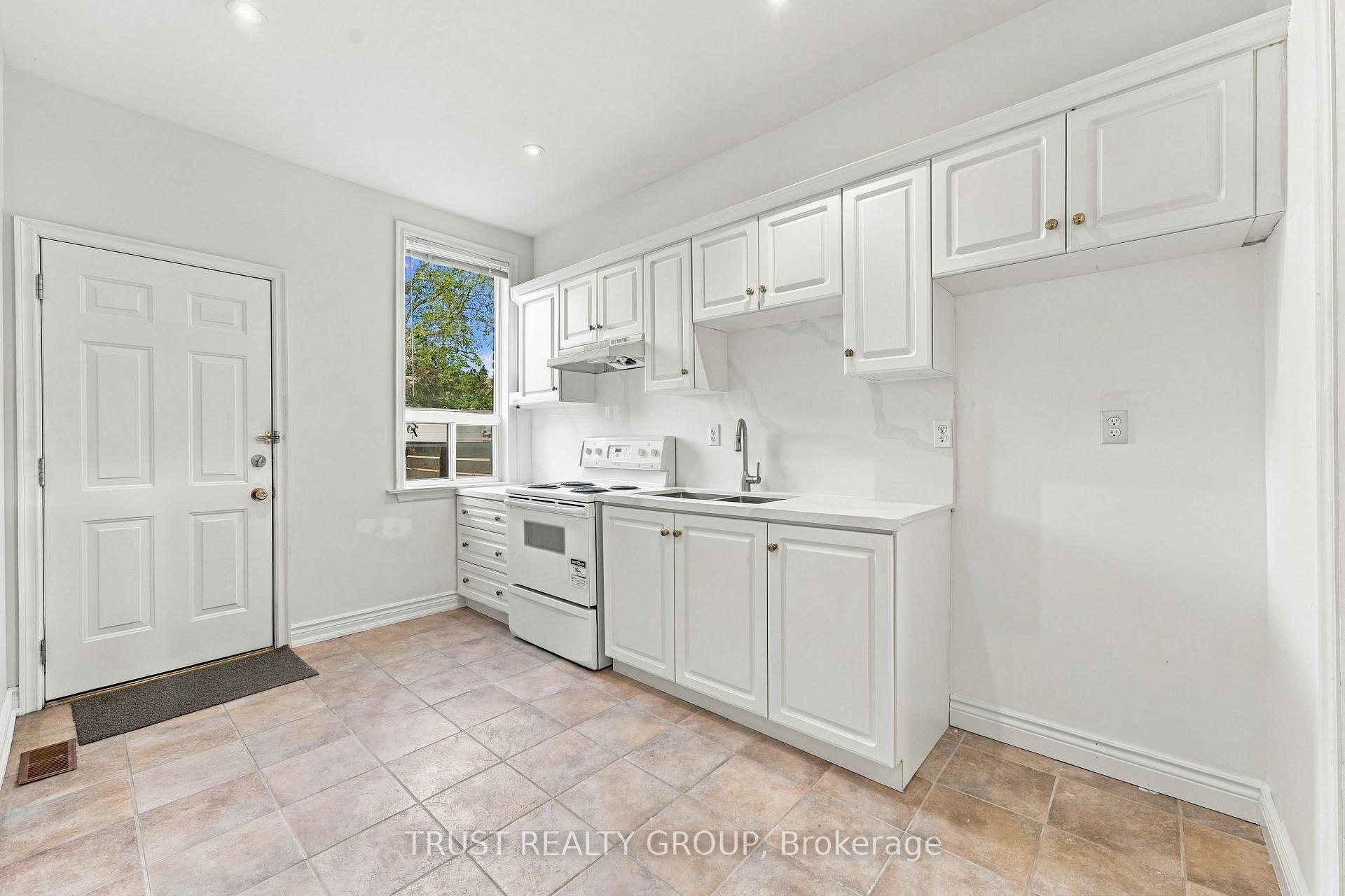 Photo 14 of Unit Main & Basement, 2279 Dundas Street W, Toronto, High Park-Swansea — HOMEH