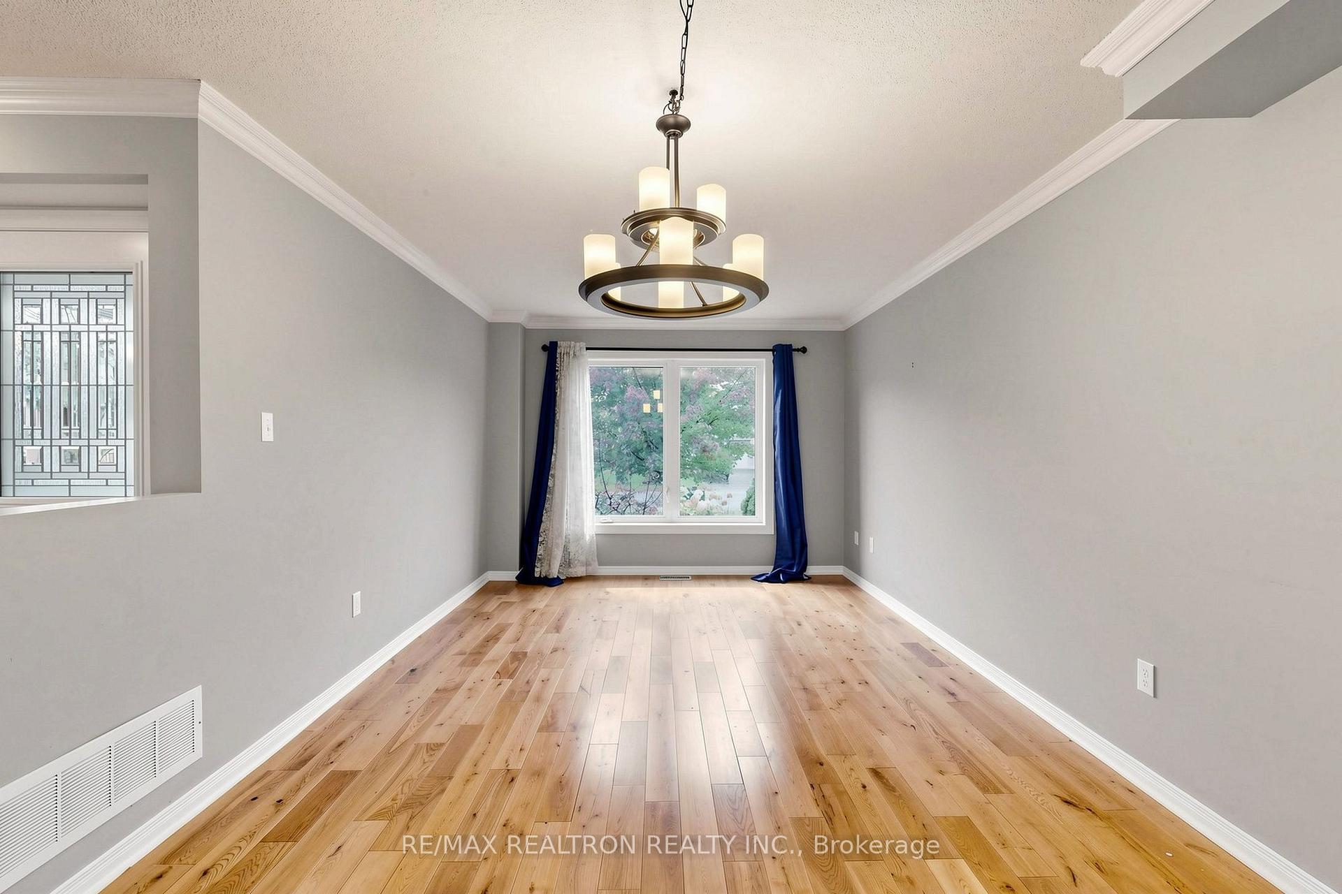 Photo 4 of 47 Birchwood Drive, Barrie, East Bayfield — HOMEH