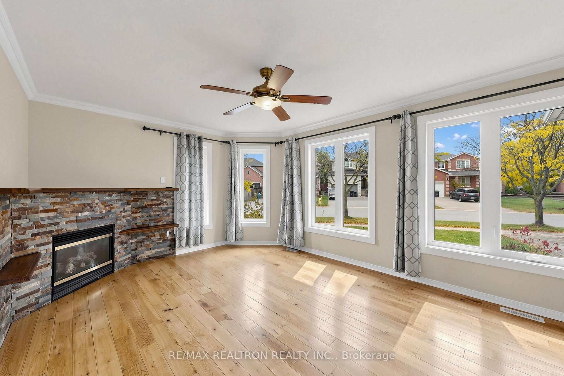 Photo 8 of 47 Birchwood Drive, Barrie, East Bayfield — HOMEH
