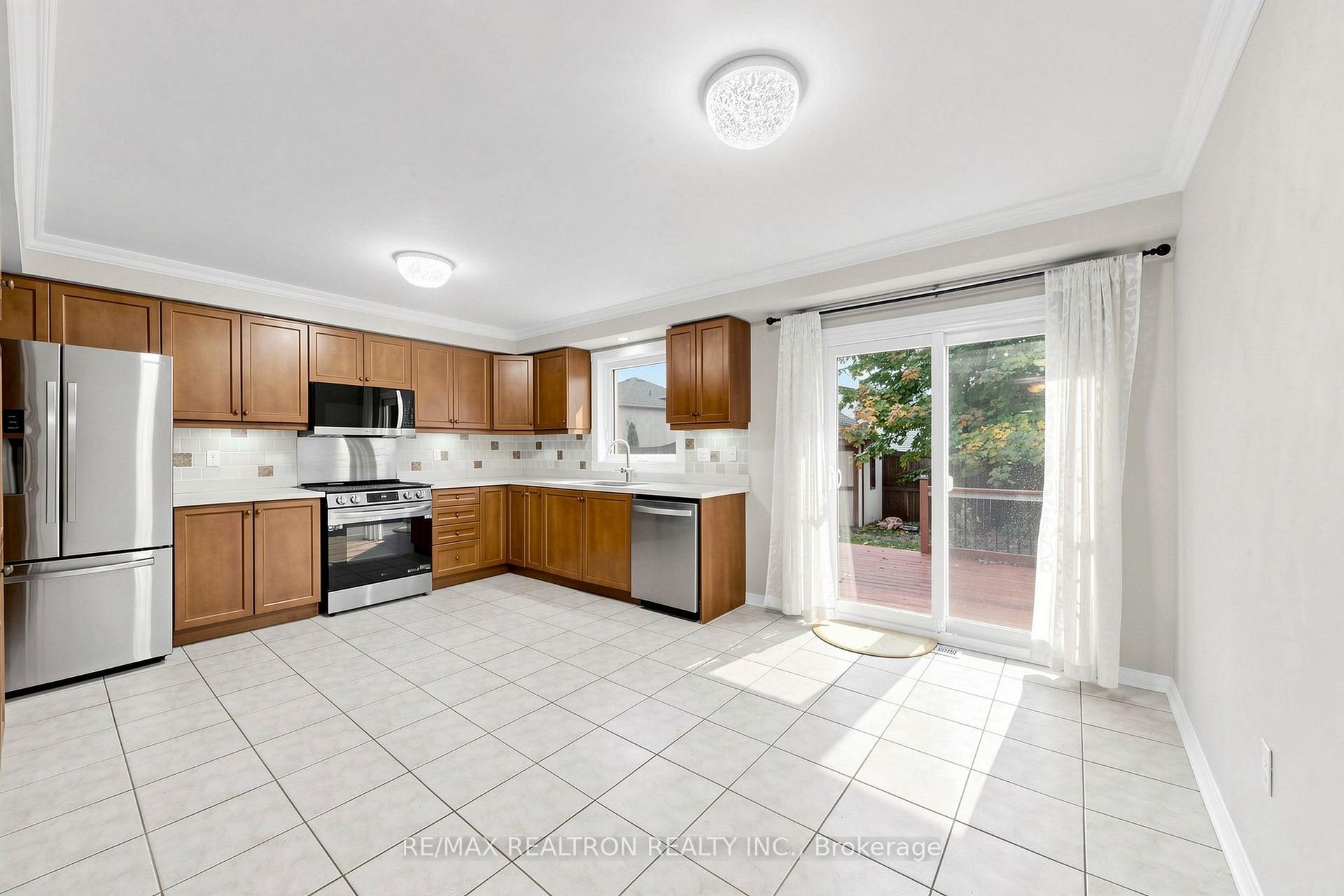 Photo 13 of 47 Birchwood Drive, Barrie, East Bayfield — HOMEH