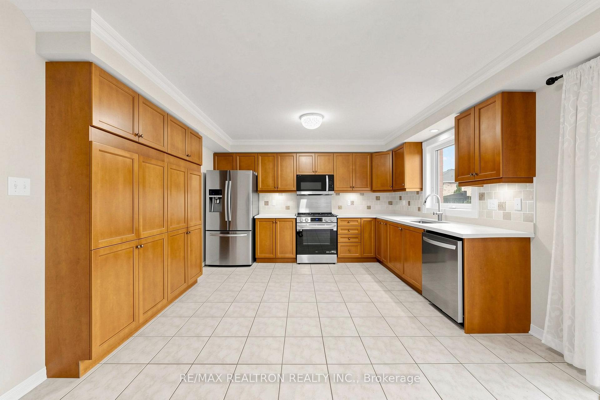 Photo 14 of 47 Birchwood Drive, Barrie, East Bayfield — HOMEH