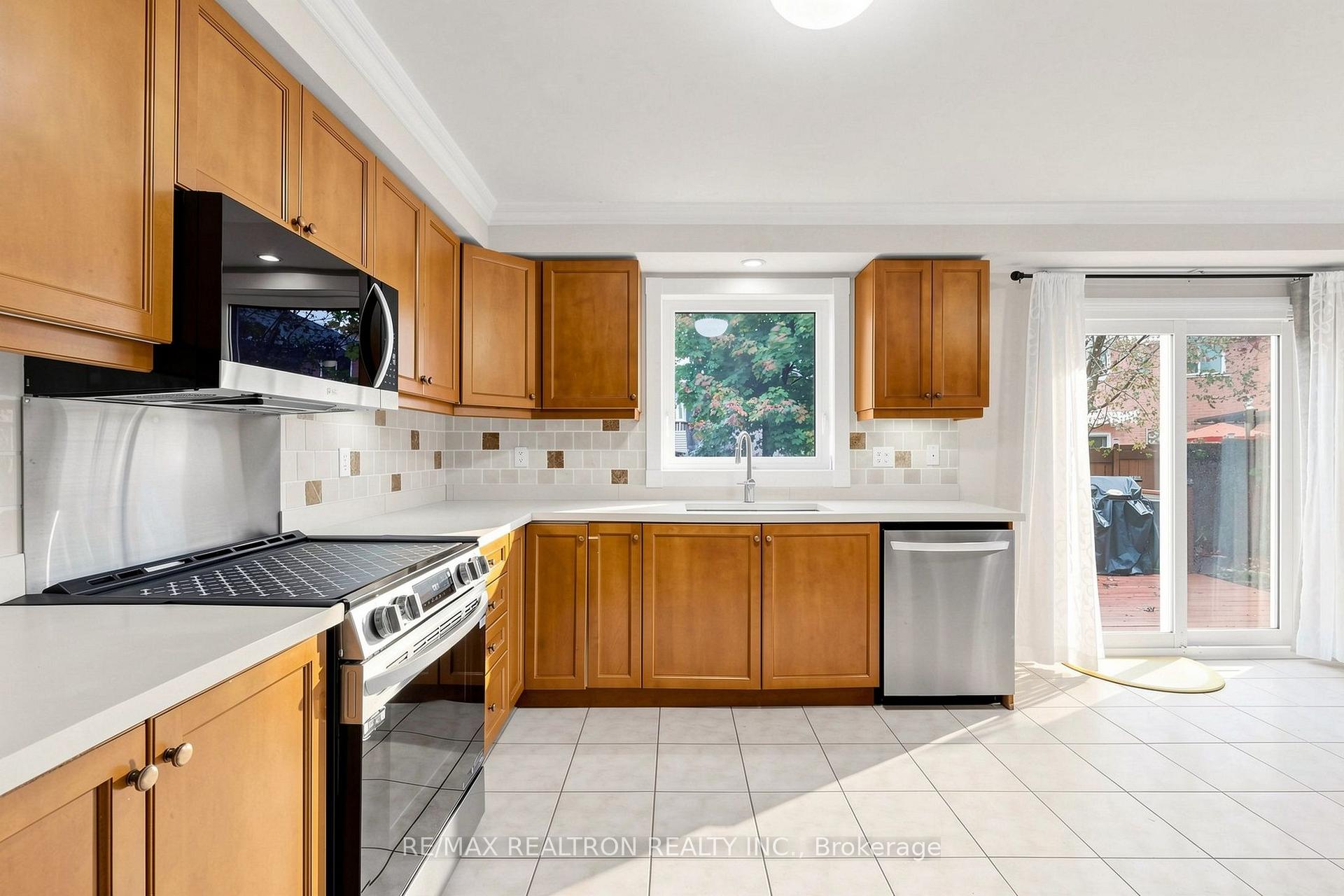 Photo 16 of 47 Birchwood Drive, Barrie, East Bayfield — HOMEH