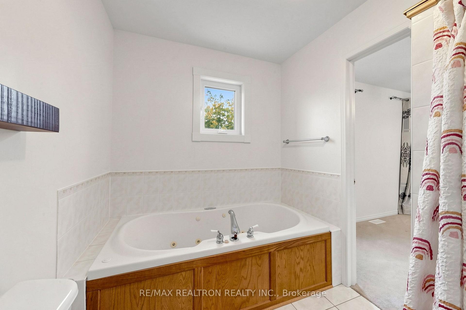 Photo 28 of 47 Birchwood Drive, Barrie, East Bayfield — HOMEH