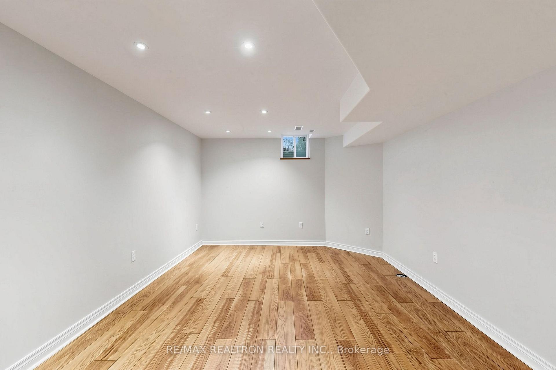 Photo 42 of 47 Birchwood Drive, Barrie, East Bayfield — HOMEH