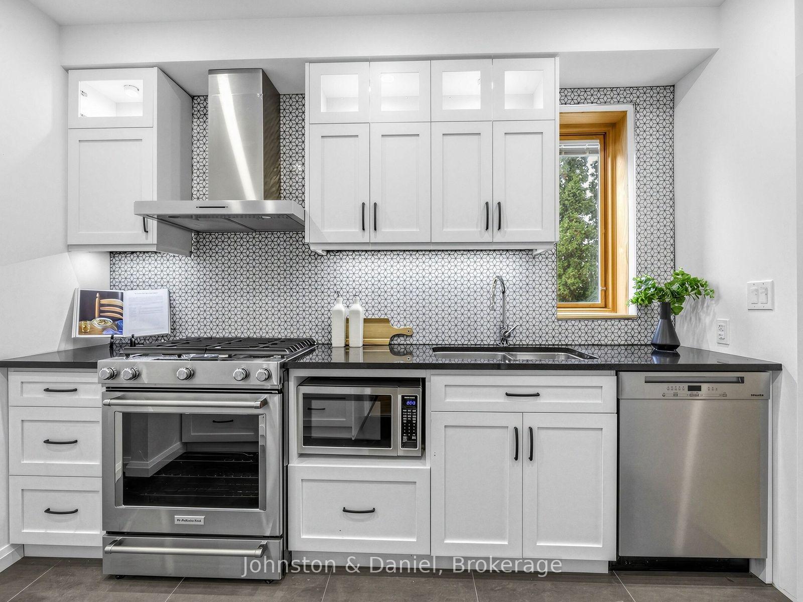 Photo 9 of 1810 Dundas Street E, Toronto, Greenwood-Coxwell — HOMEH