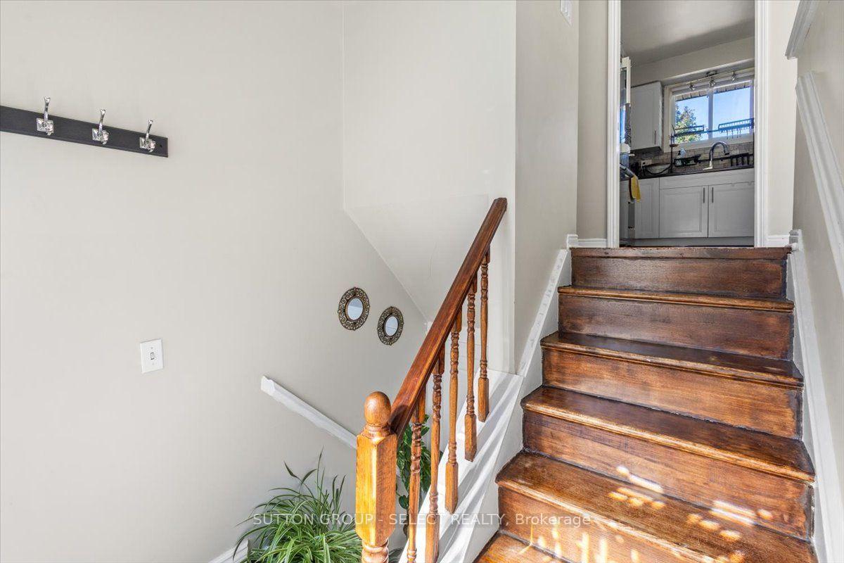 Photo 4 of 73 Gablewood Crescent, London, North F — HOMEH
