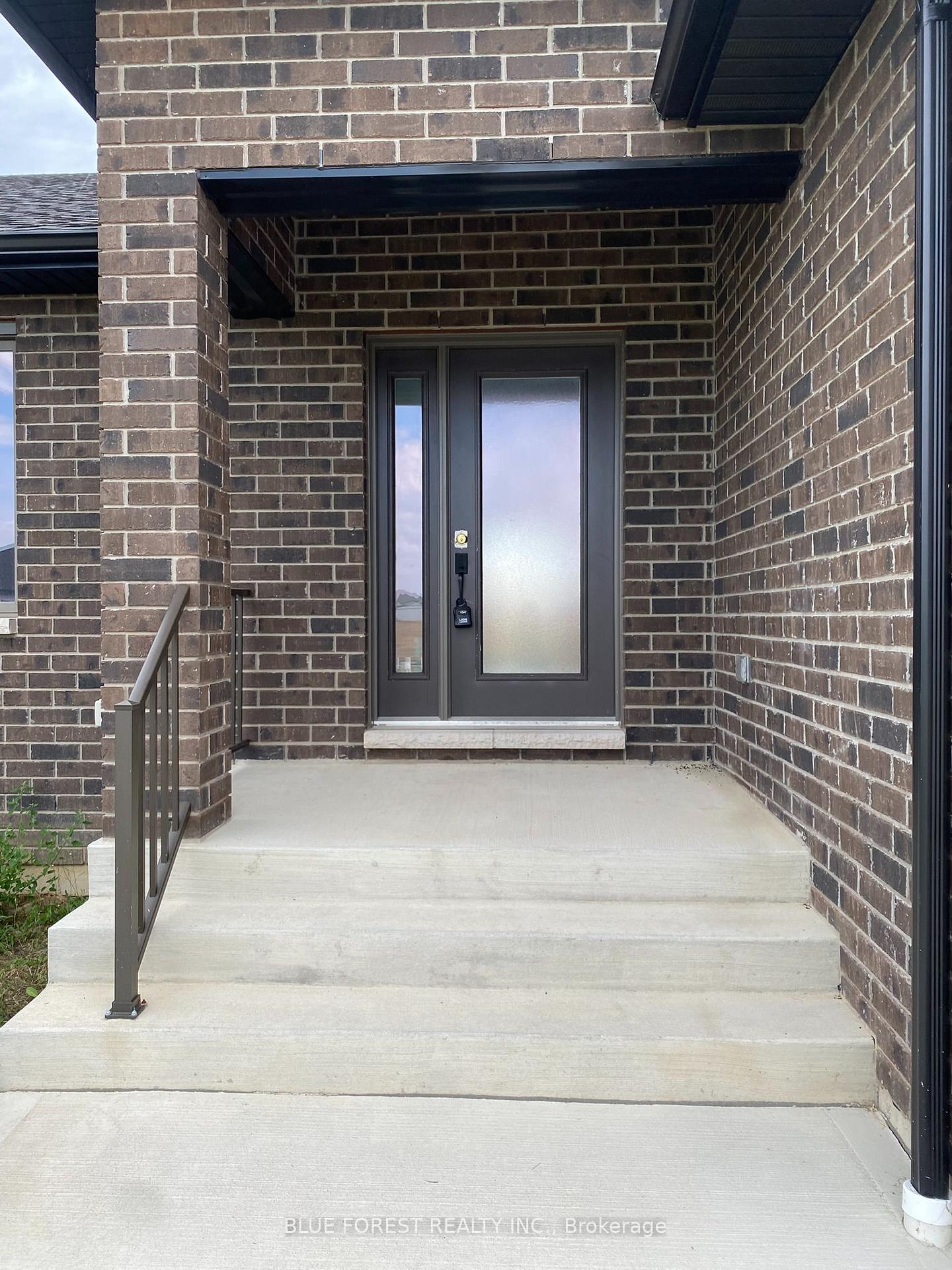 Photo 3 of 551 Keil Trail N, Chatham-Kent, Chatham — HOMEH