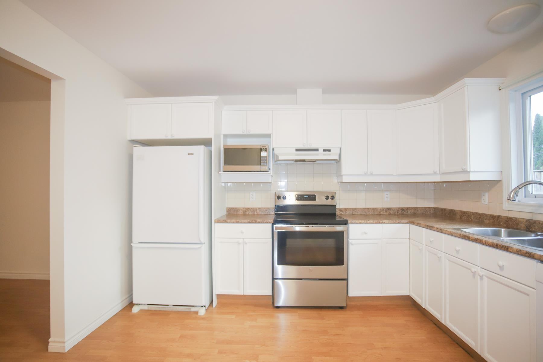 Photo 5 of 882 Pine Street, Sault Ste Marie, Ward 3 — HOMEH