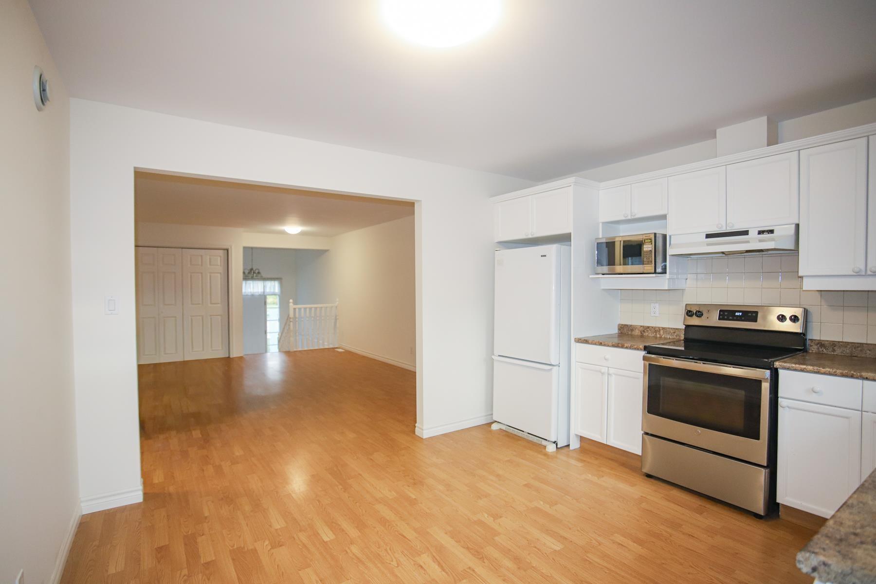 Photo 6 of 882 Pine Street, Sault Ste Marie, Ward 3 — HOMEH