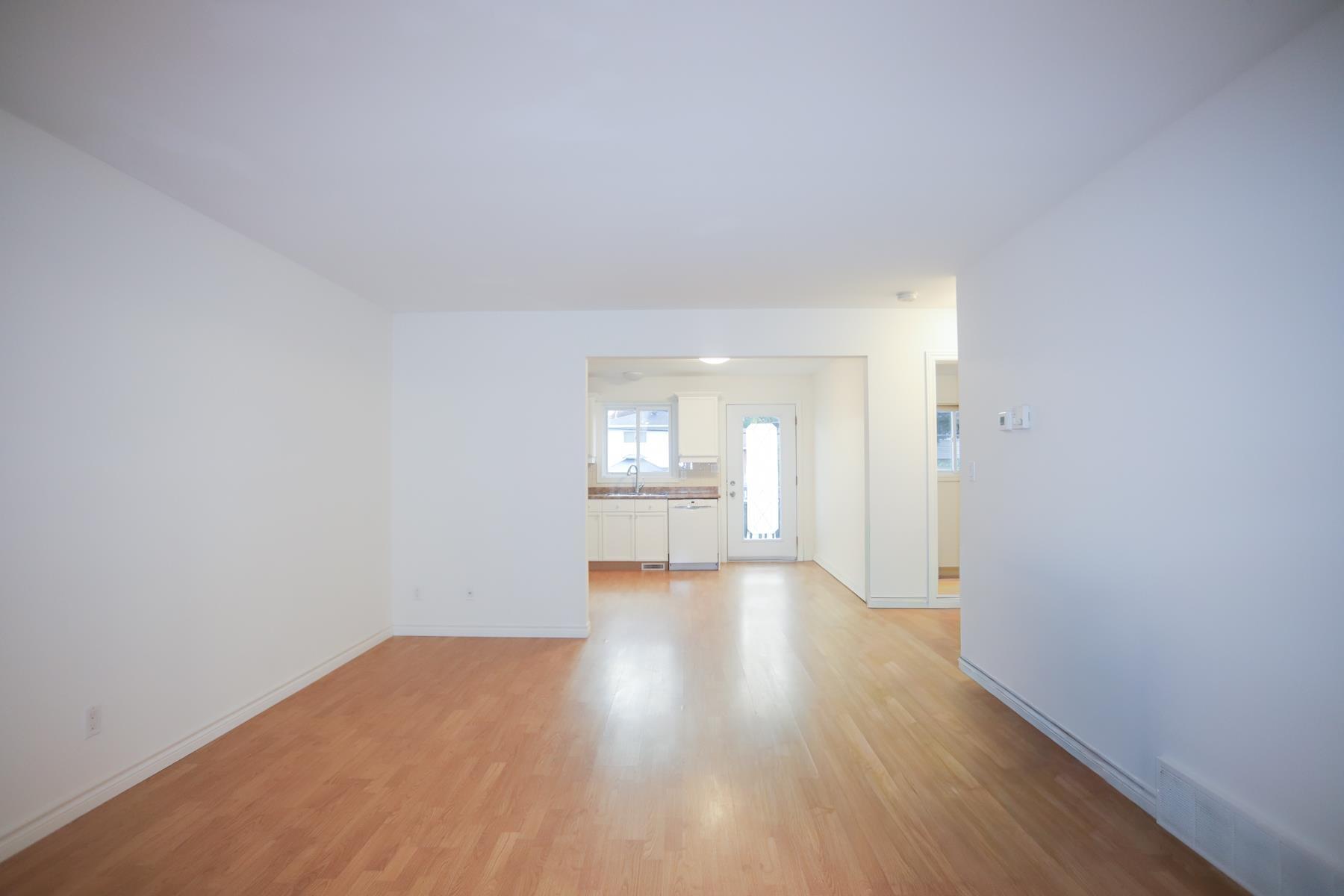 Photo 9 of 882 Pine Street, Sault Ste Marie, Ward 3 — HOMEH