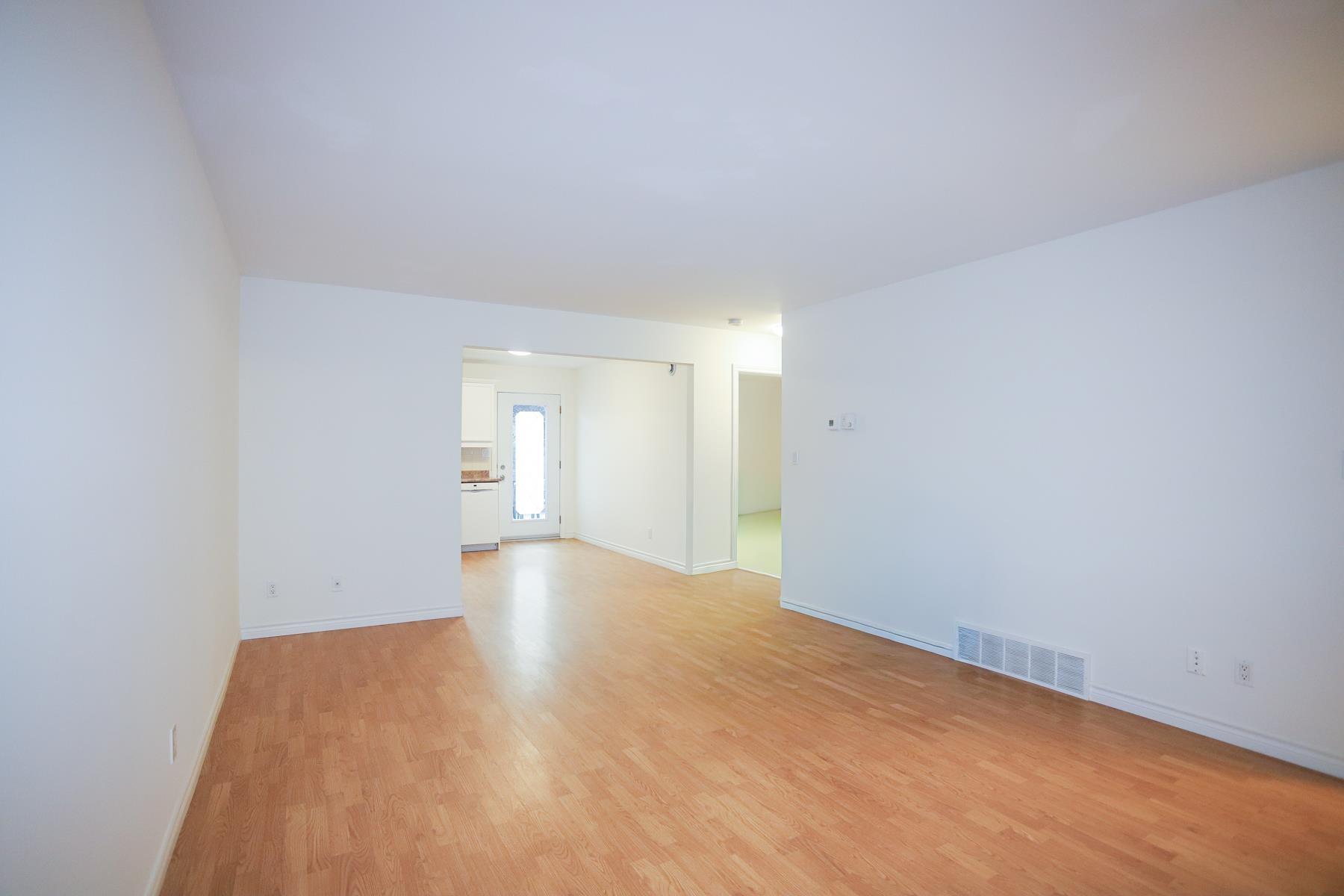 Photo 10 of 882 Pine Street, Sault Ste Marie, Ward 3 — HOMEH