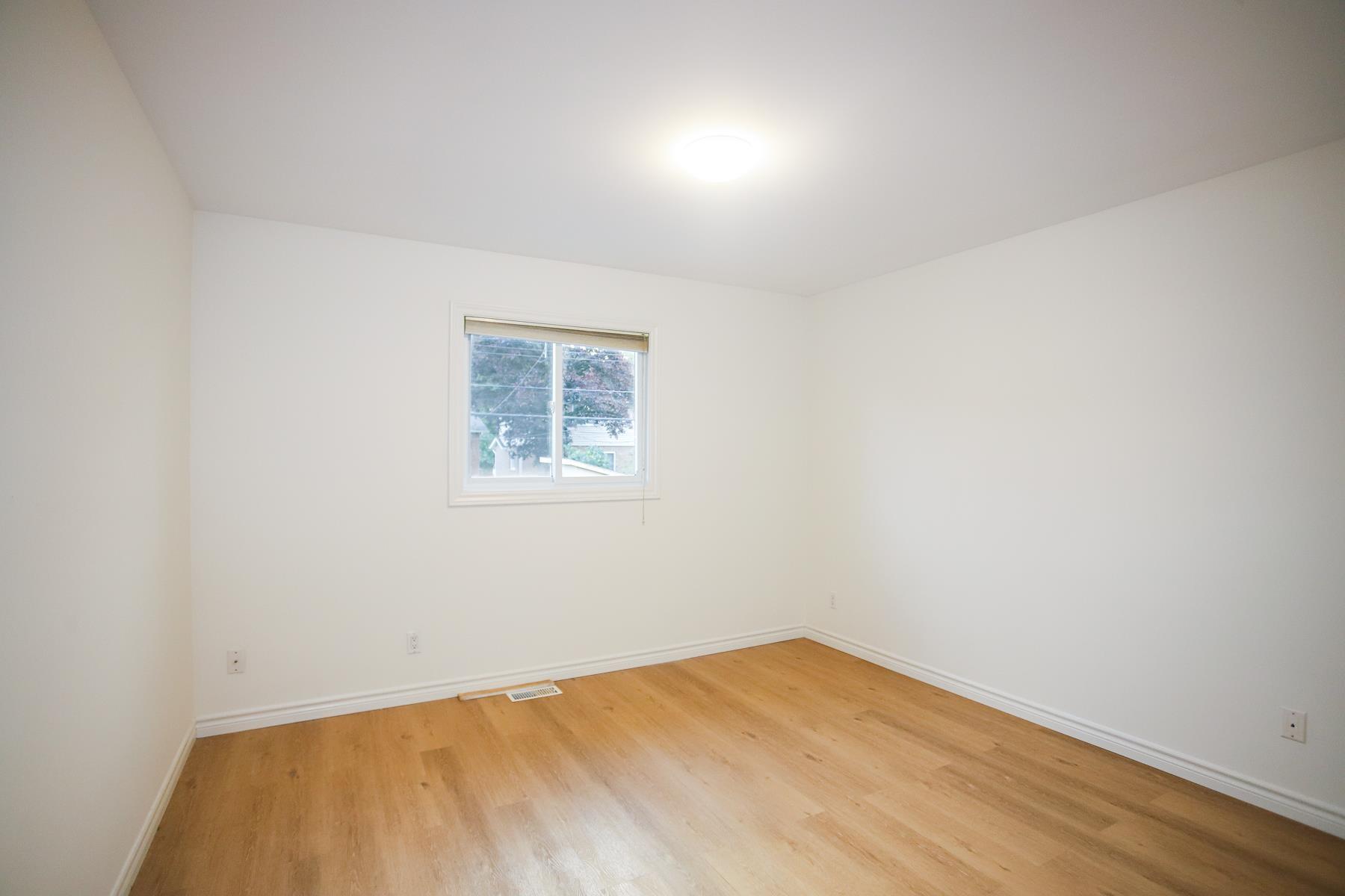 Photo 20 of 882 Pine Street, Sault Ste Marie, Ward 3 — HOMEH