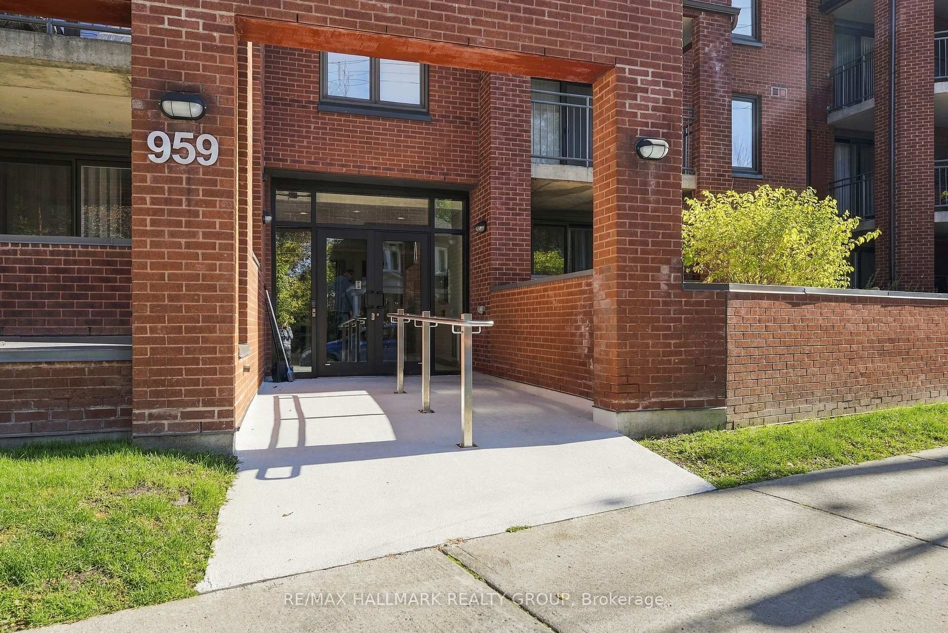 Photo 3 of Unit 401, 959 North River Road, Ottawa, Overbrook — HOMEH