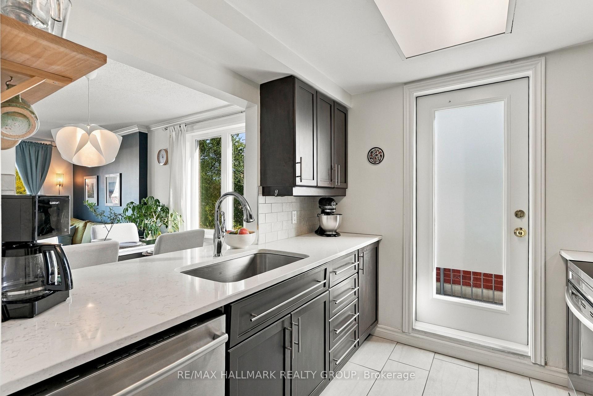 Photo 7 of Unit 401, 959 North River Road, Ottawa, Overbrook — HOMEH