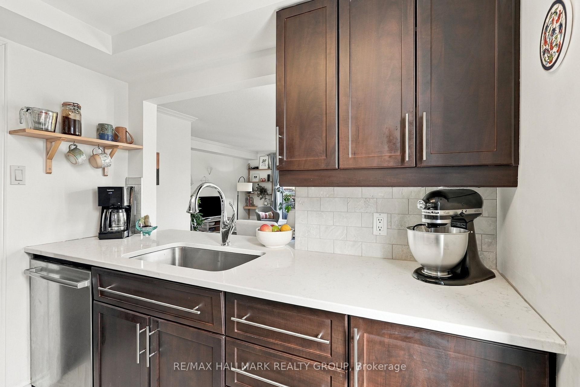 Photo 8 of Unit 401, 959 North River Road, Ottawa, Overbrook — HOMEH