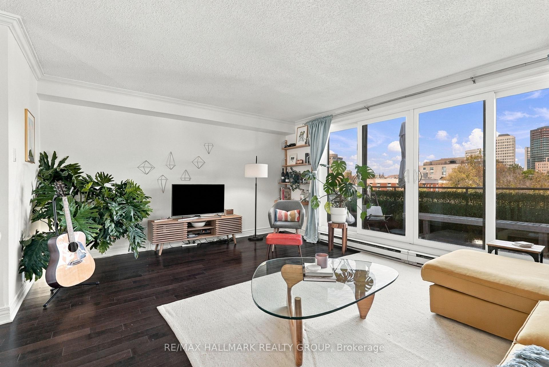 Photo 18 of Unit 401, 959 North River Road, Ottawa, Overbrook — HOMEH