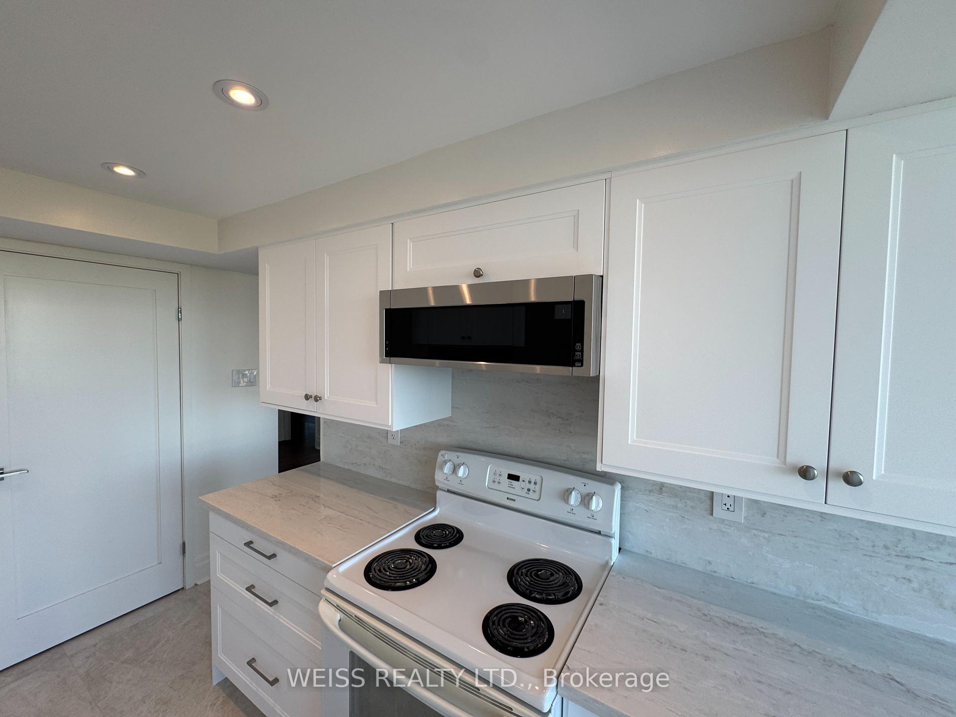 Photo 3 of Unit 904, 7460 Bathurst Street, Vaughan, Brownridge — HOMEH