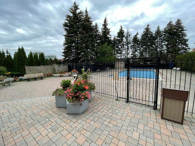 Photo 14 of Unit 904, 7460 Bathurst Street, Vaughan, Brownridge — HOMEH