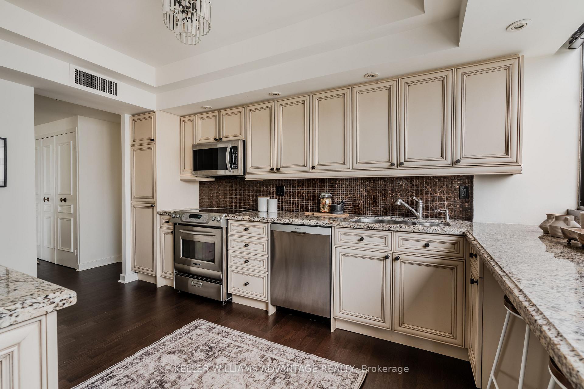 Photo 13 of Unit 401, 616 Avenue Road, Toronto, Casa Loma — HOMEH