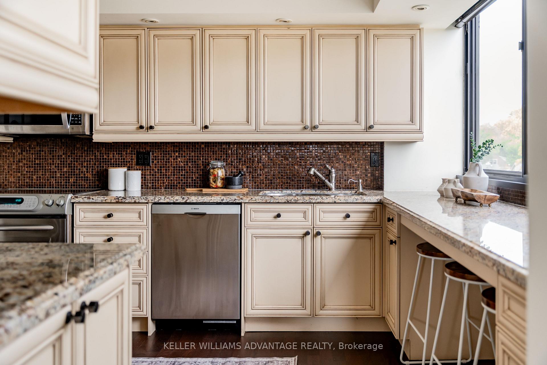 Photo 14 of Unit 401, 616 Avenue Road, Toronto, Casa Loma — HOMEH