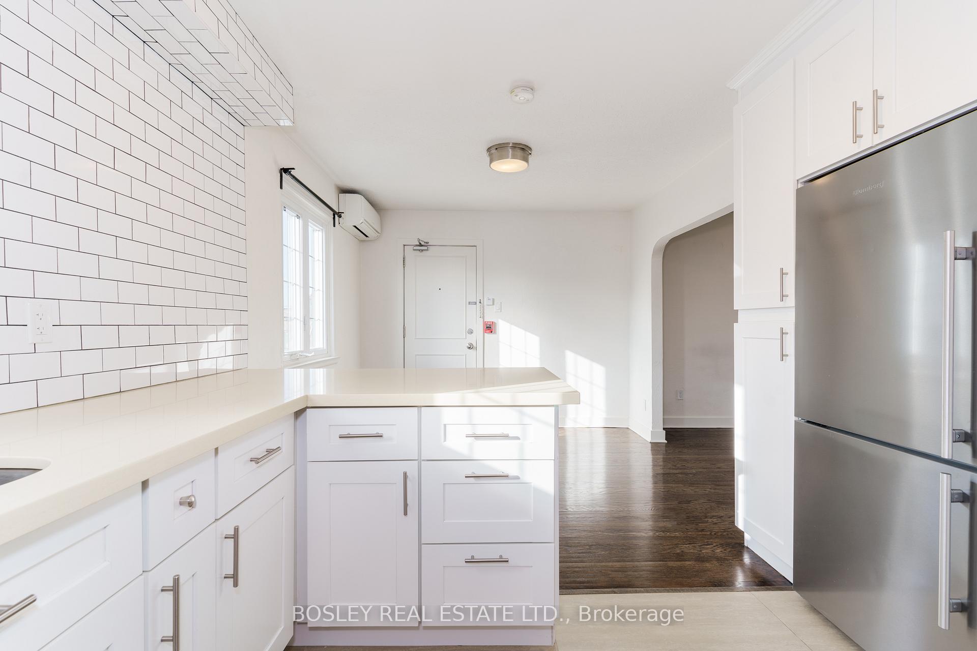 Photo 2 of Unit 5, 308 S Kingsway Road, Toronto, High Park-Swansea — HOMEH