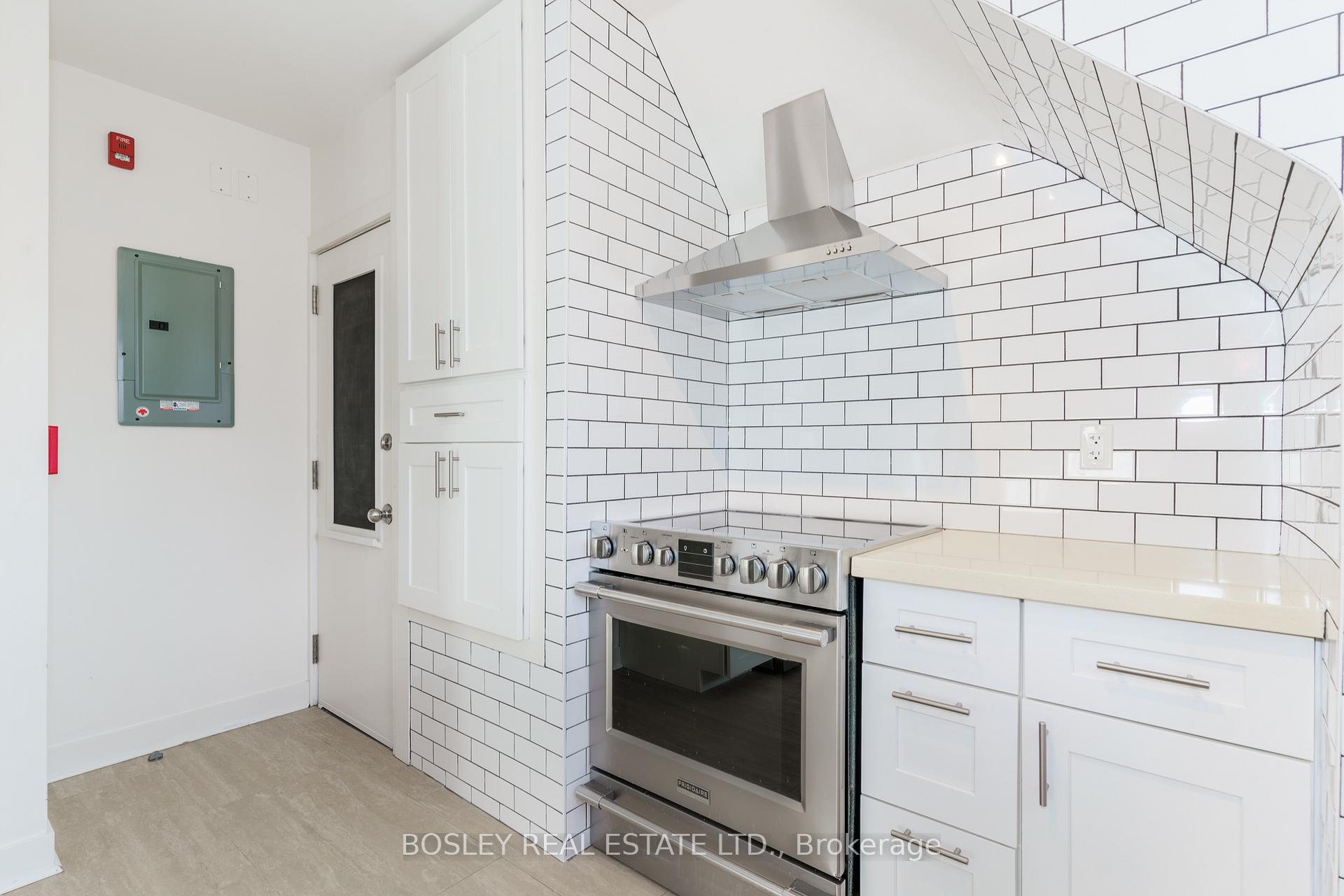 Photo 6 of Unit 5, 308 S Kingsway Road, Toronto, High Park-Swansea — HOMEH