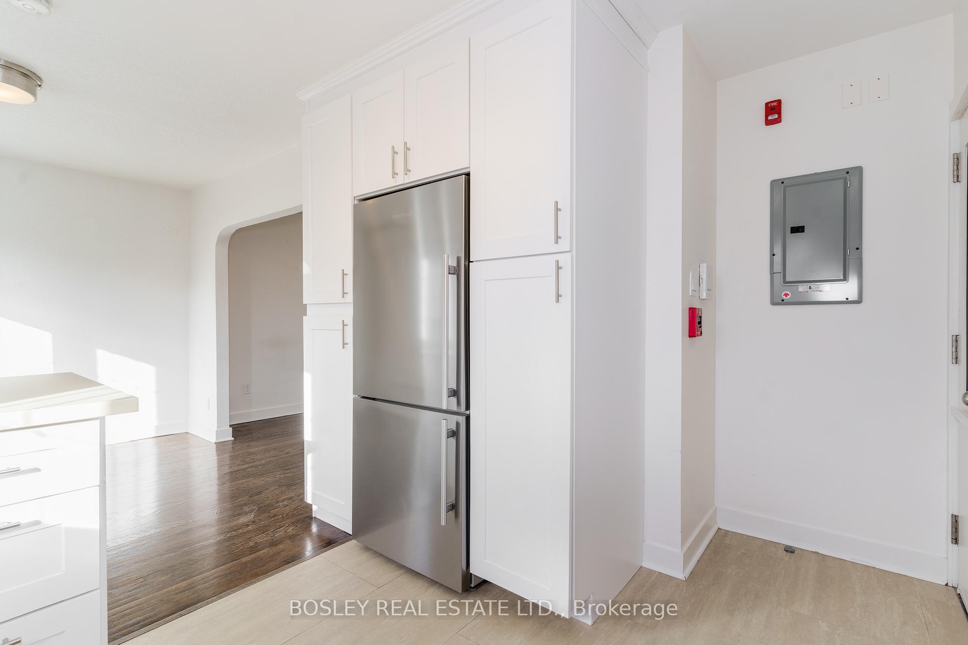 Photo 7 of Unit 5, 308 S Kingsway Road, Toronto, High Park-Swansea — HOMEH