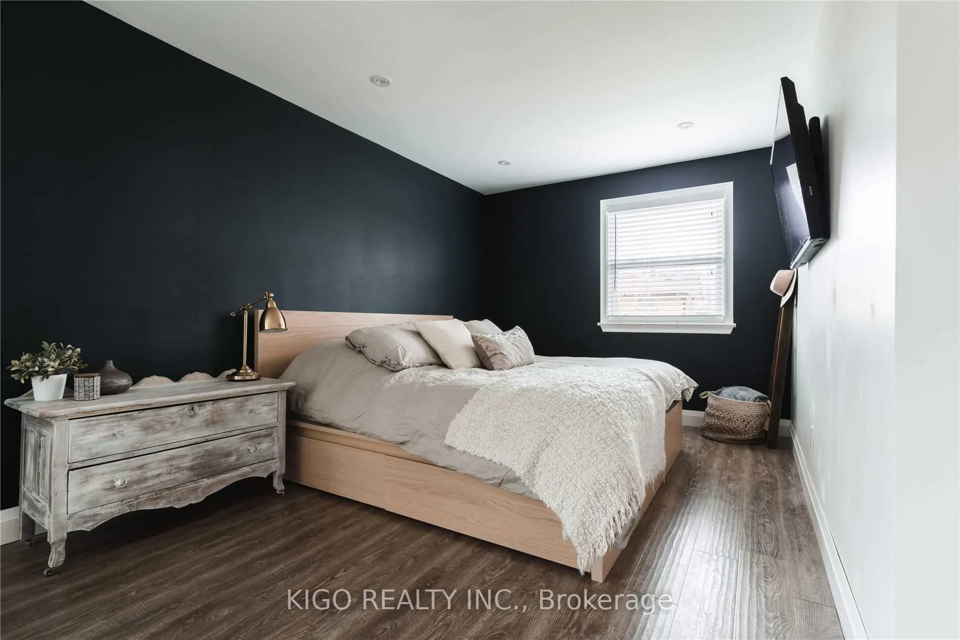 Photo 21 of Unit Upper, 1227 Homewood Drive, Burlington, Mountainside — HOMEH