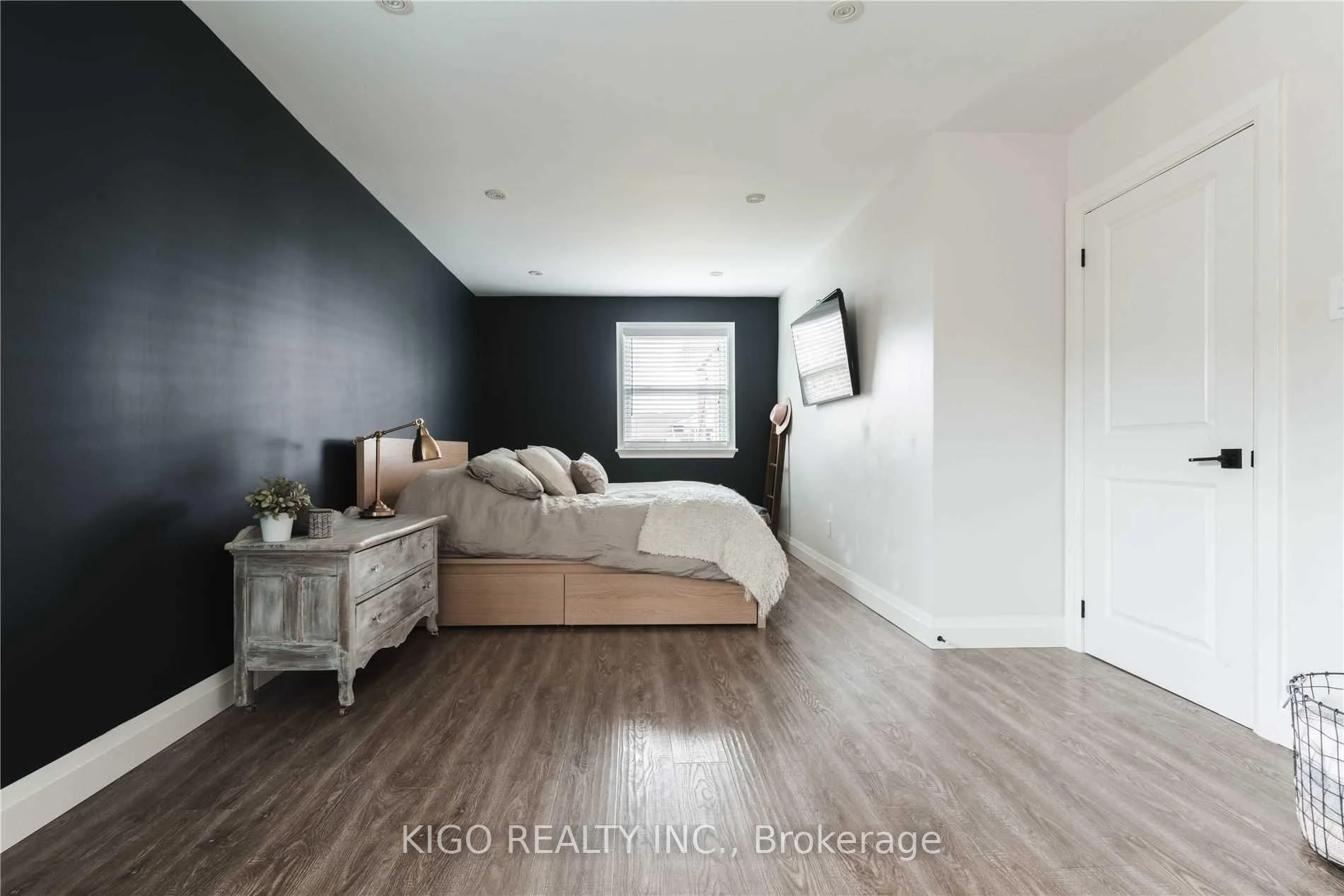 Photo 23 of Unit Upper, 1227 Homewood Drive, Burlington, Mountainside — HOMEH