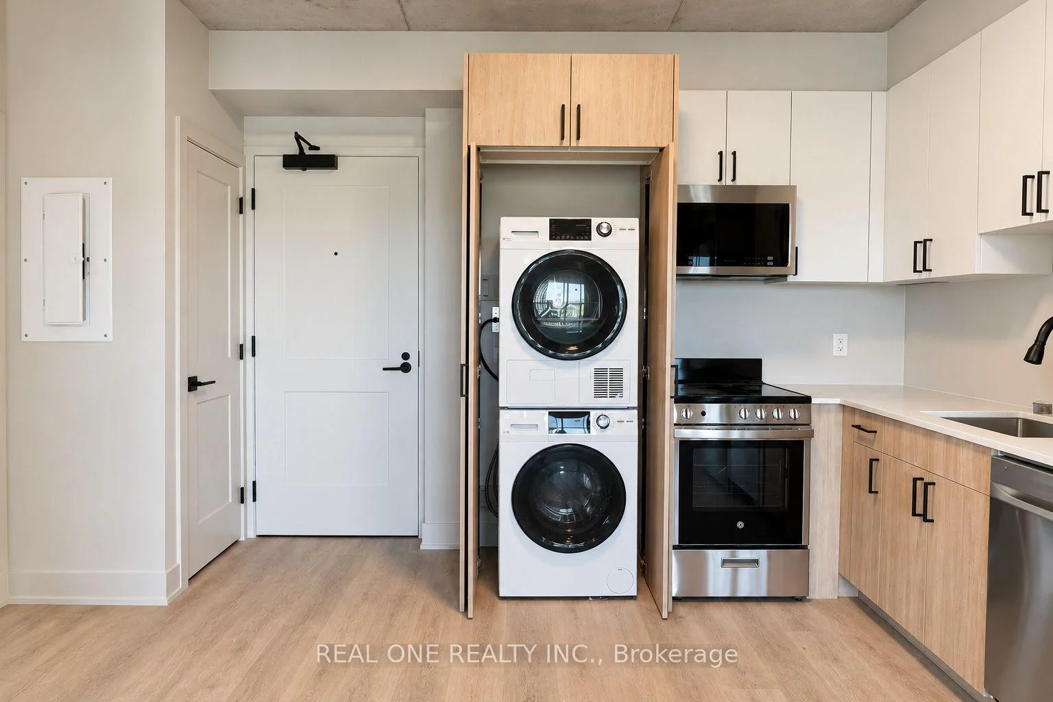 Photo 11 of Unit 508, 810 King Street W, Hamilton, Westdale — HOMEH