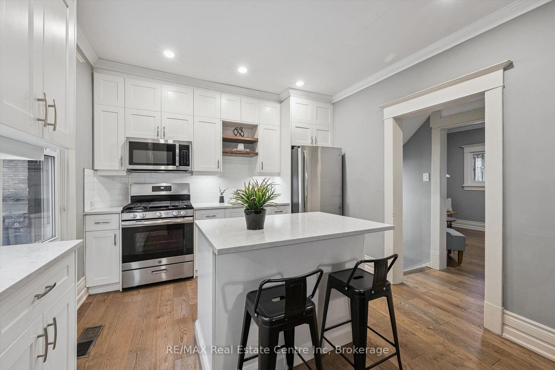 Photo 8 of 11 Neeve Street, Guelph, Downtown — HOMEH