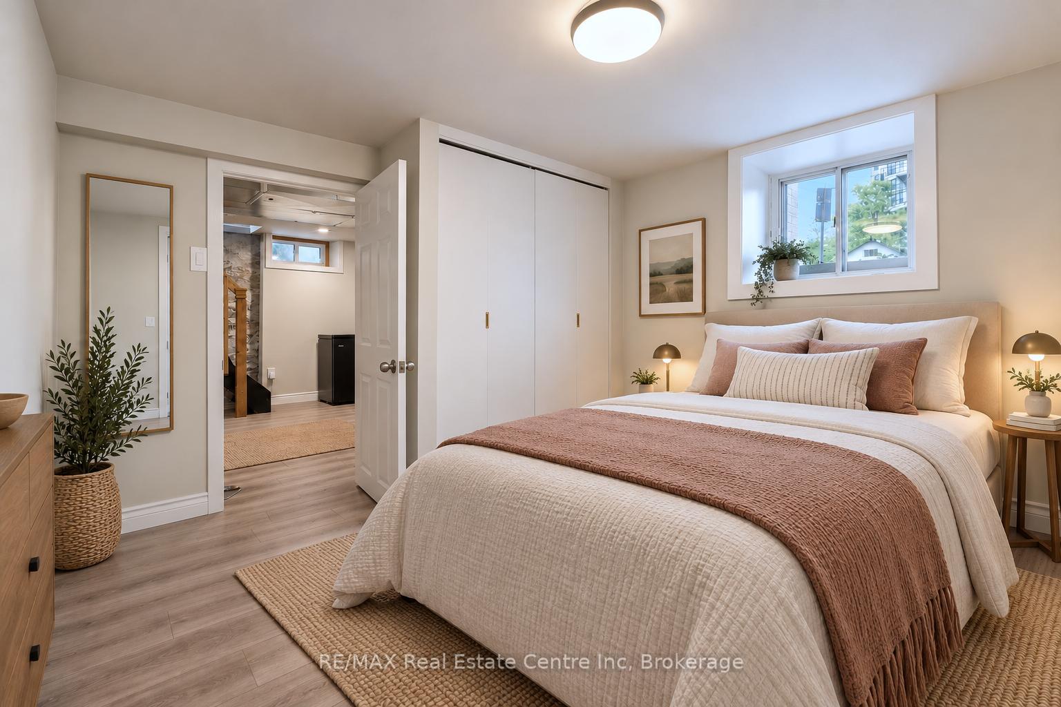 Photo 17 of 11 Neeve Street, Guelph, Downtown — HOMEH