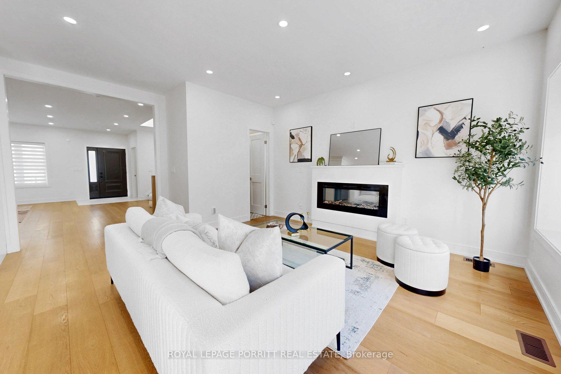 Photo 10 of 94 Edgecroft Road, Etobicoke, Stonegate-Queensway — HOMEH