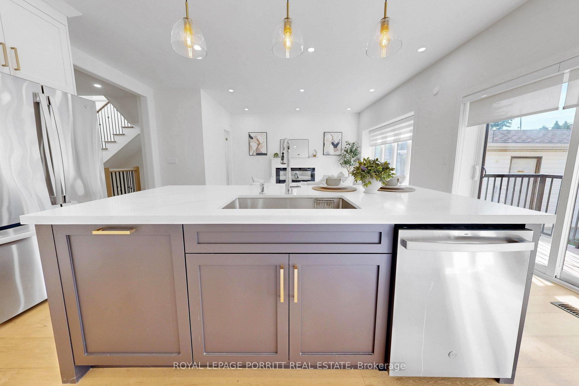 Photo 17 of 94 Edgecroft Road, Etobicoke, Stonegate-Queensway — HOMEH