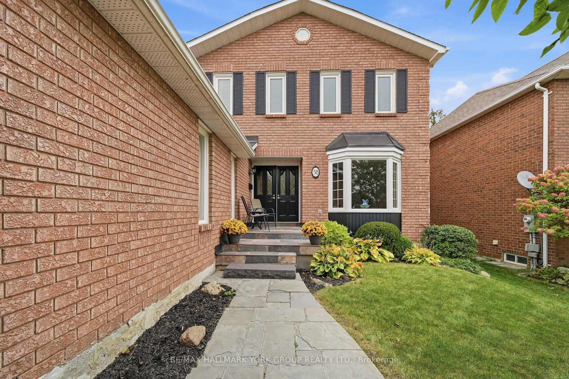 Photo 2 of 38 Lanewood Drive, Aurora, Hills of St Andrew — HOMEH