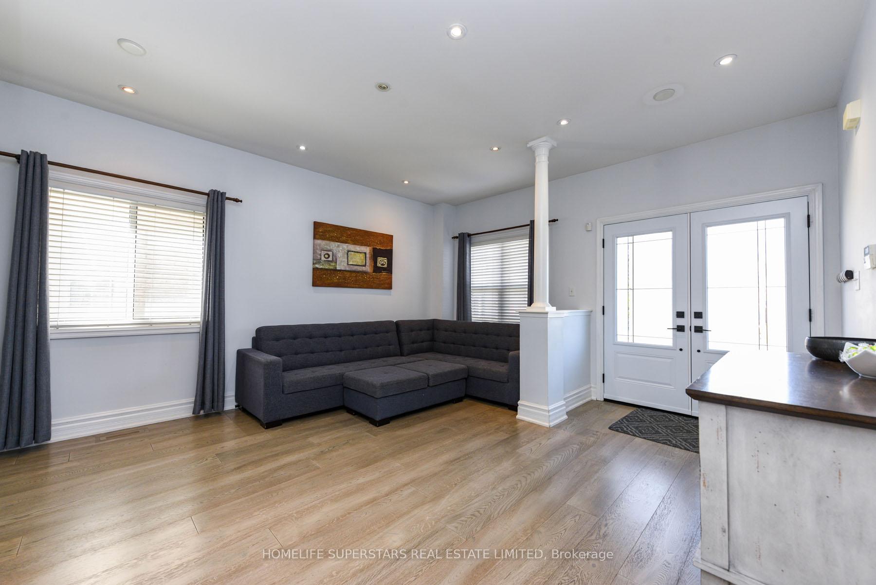 Photo 3 of 3856 Brinwood Gate, Mississauga, Churchill Meadows — HOMEH