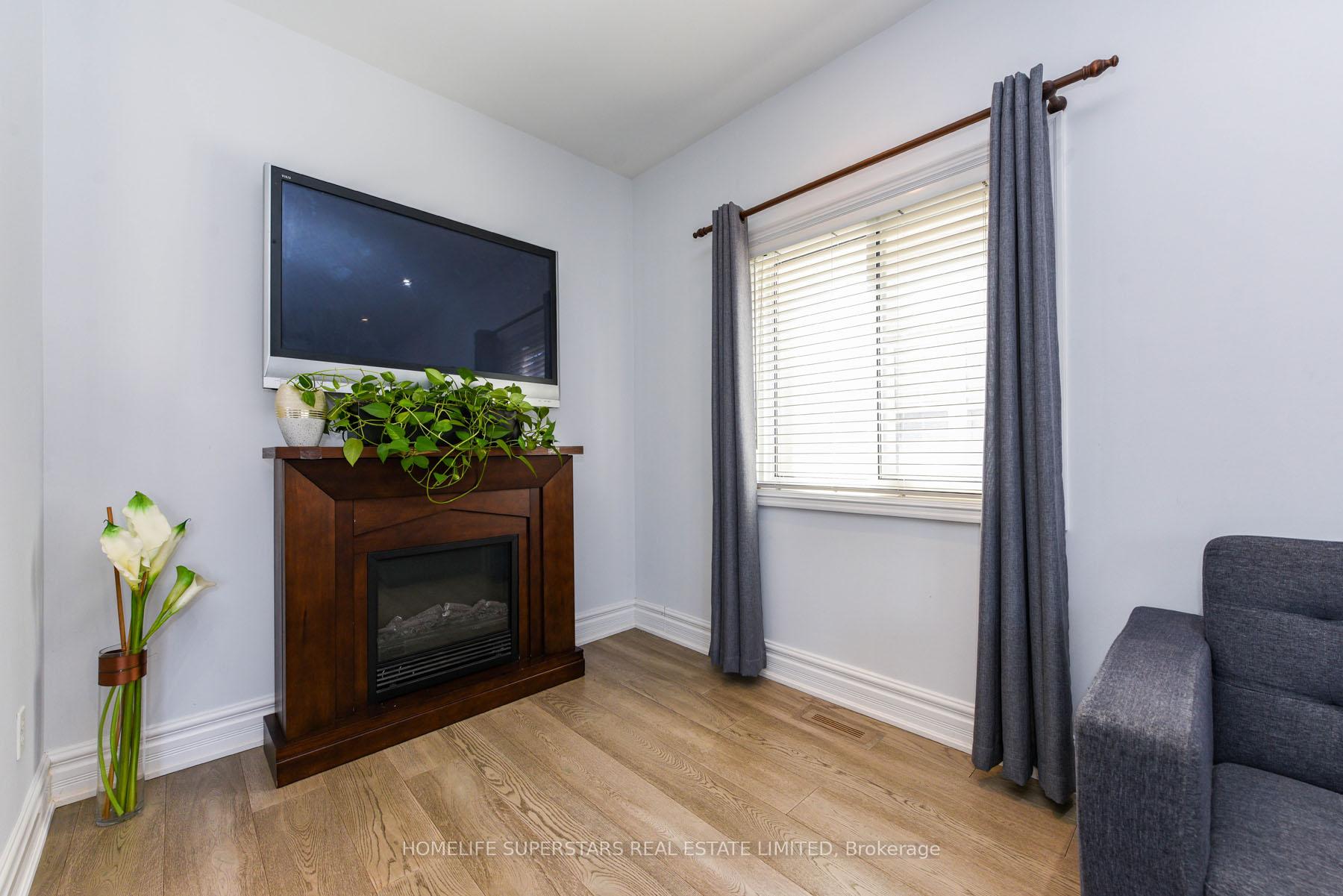 Photo 4 of 3856 Brinwood Gate, Mississauga, Churchill Meadows — HOMEH