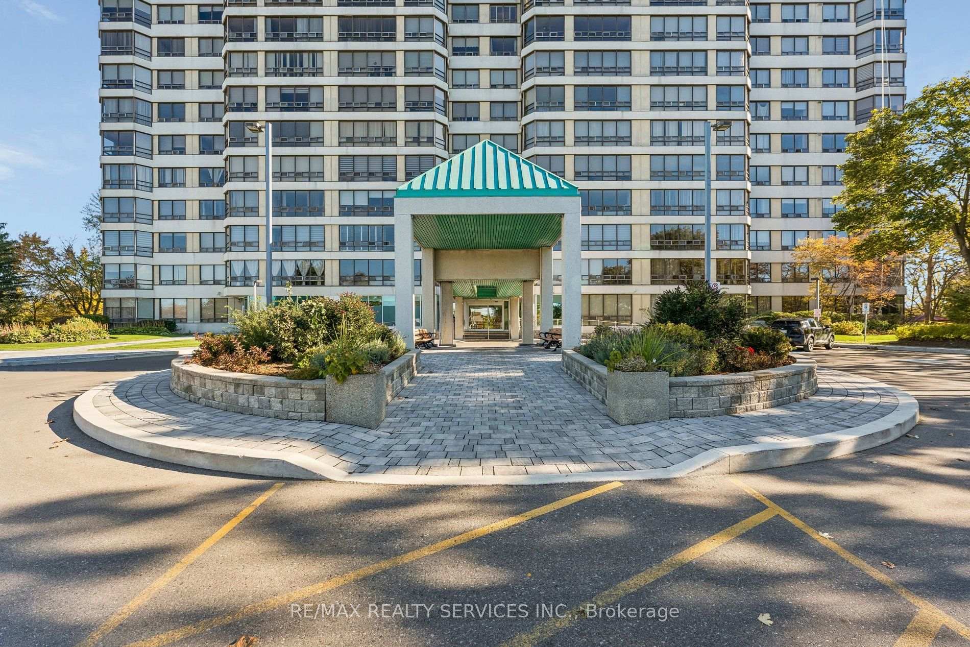 Photo 3 of Unit 1206, 330 Mill Street S, Brampton, Brampton South — HOMEH