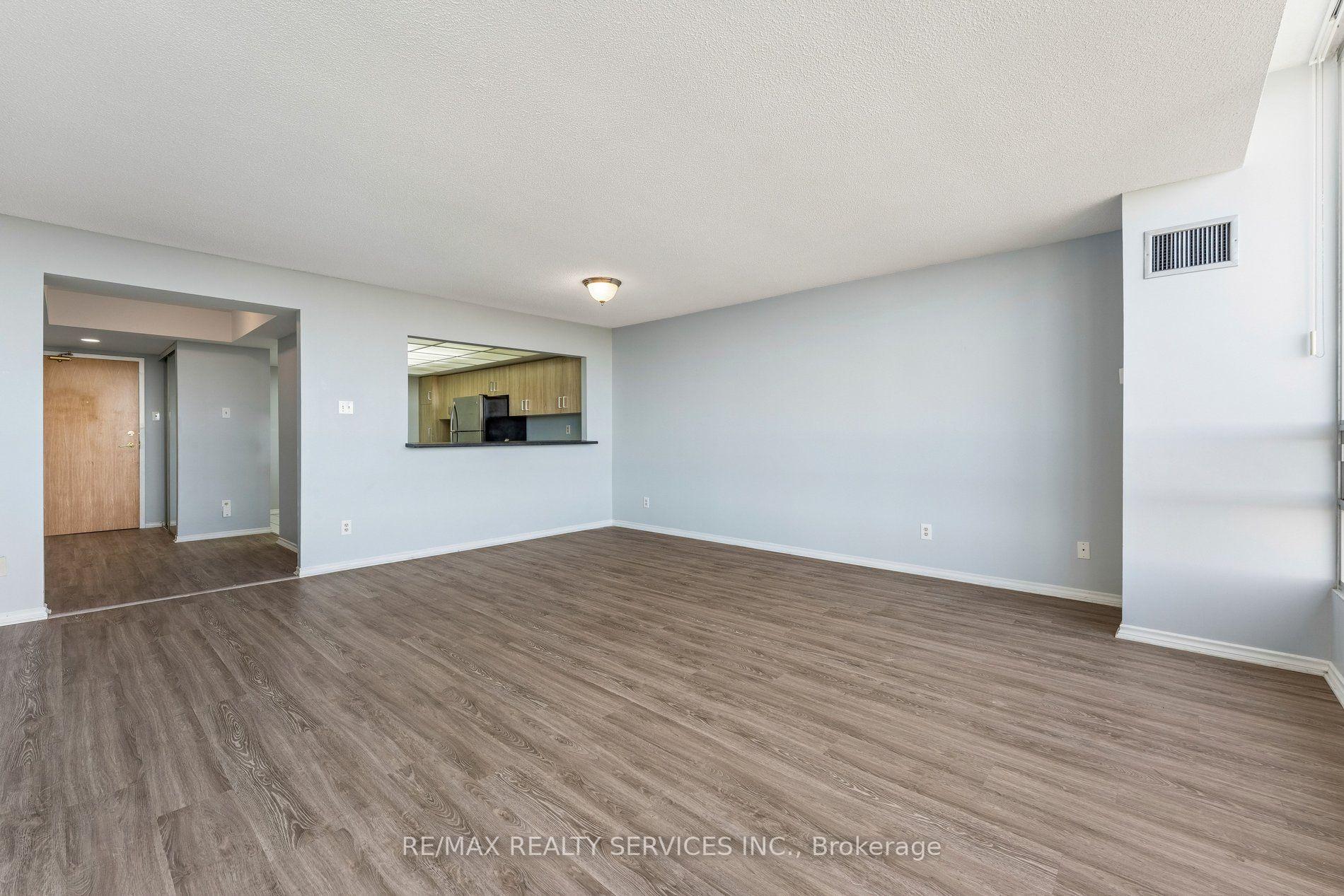 Photo 12 of Unit 1206, 330 Mill Street S, Brampton, Brampton South — HOMEH