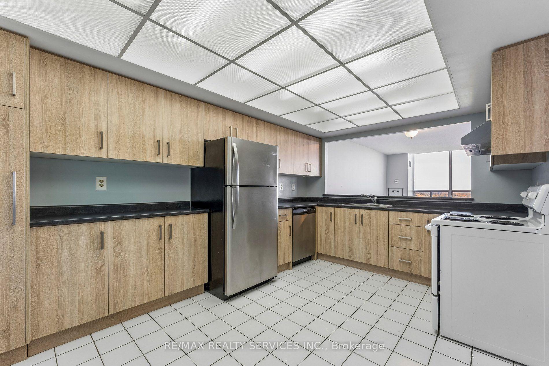 Photo 16 of Unit 1206, 330 Mill Street S, Brampton, Brampton South — HOMEH