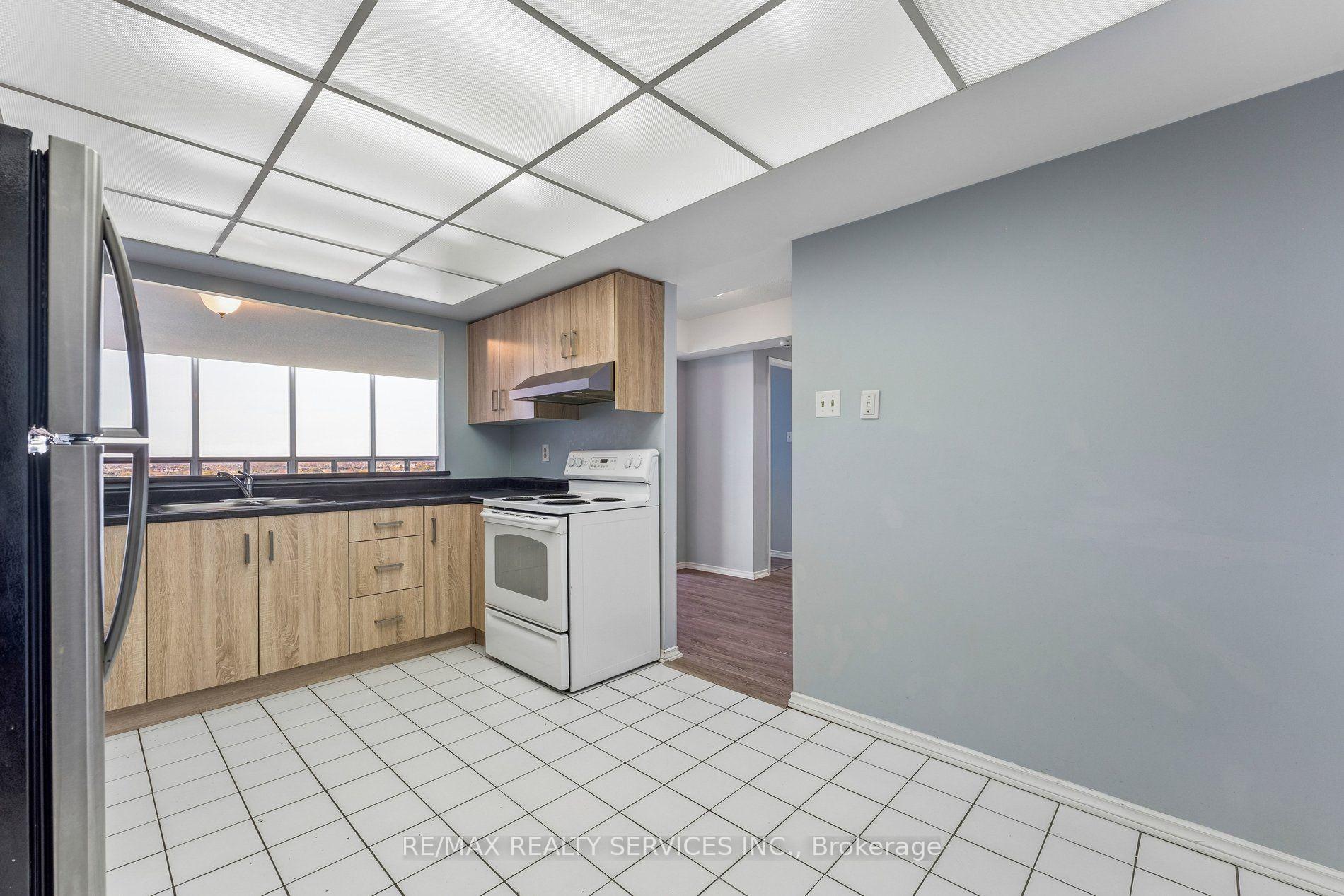 Photo 17 of Unit 1206, 330 Mill Street S, Brampton, Brampton South — HOMEH