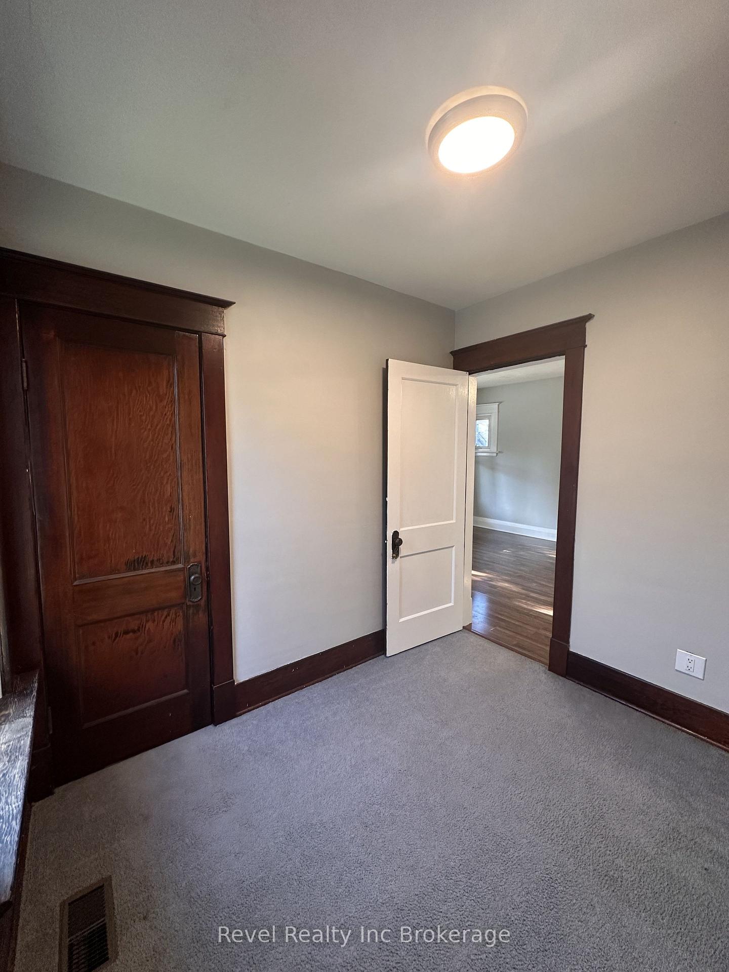 Photo 10 of 162 Brisbin Street, London, East M — HOMEH