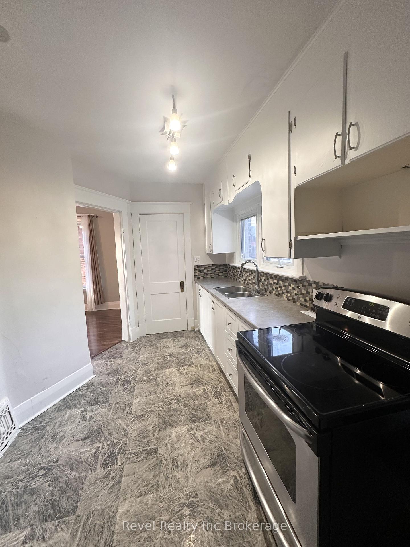 Photo 14 of 162 Brisbin Street, London, East M — HOMEH