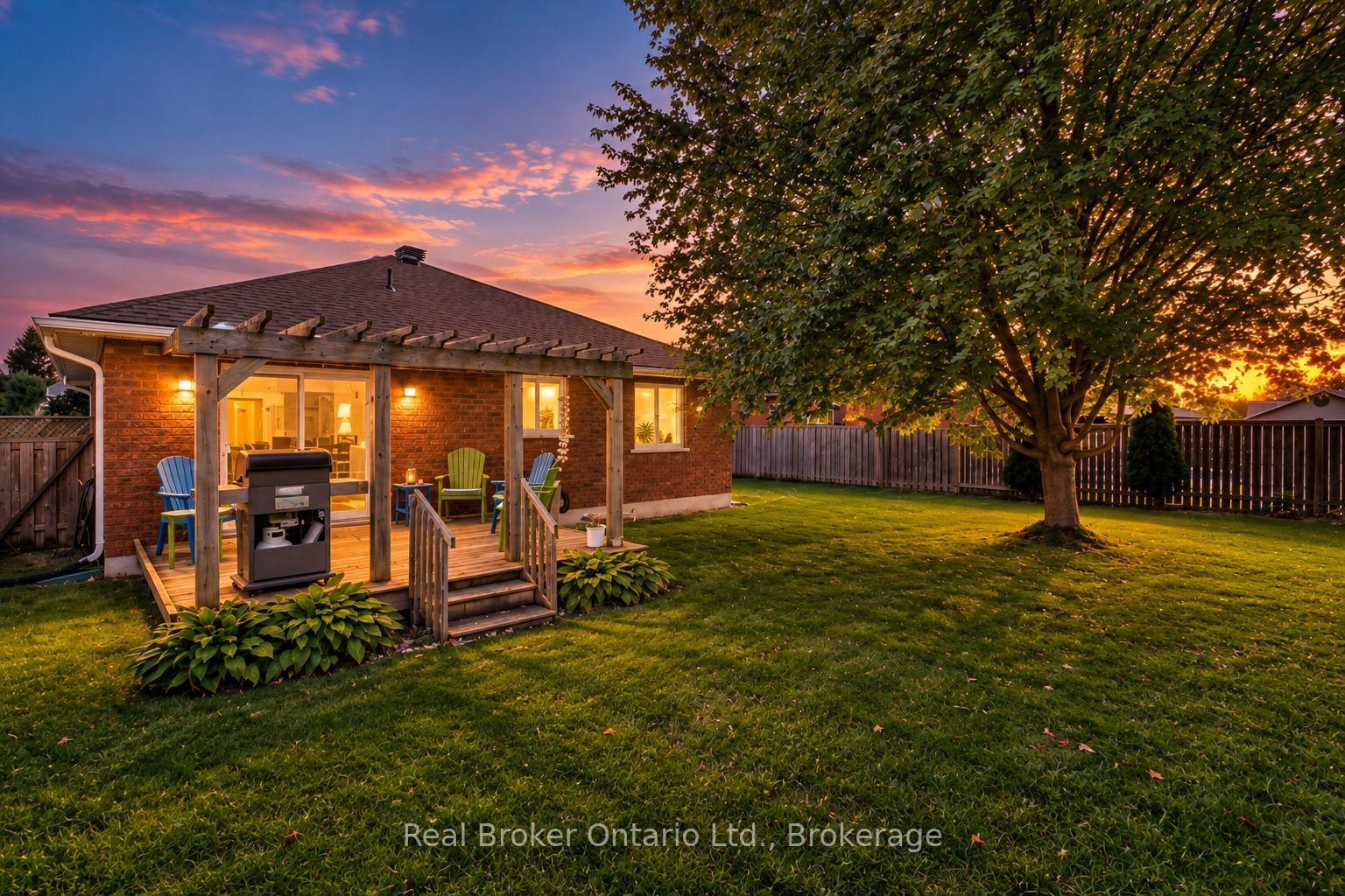 Photo 2 of 22 Burton Crescent, Springwater, Elmvale — HOMEH