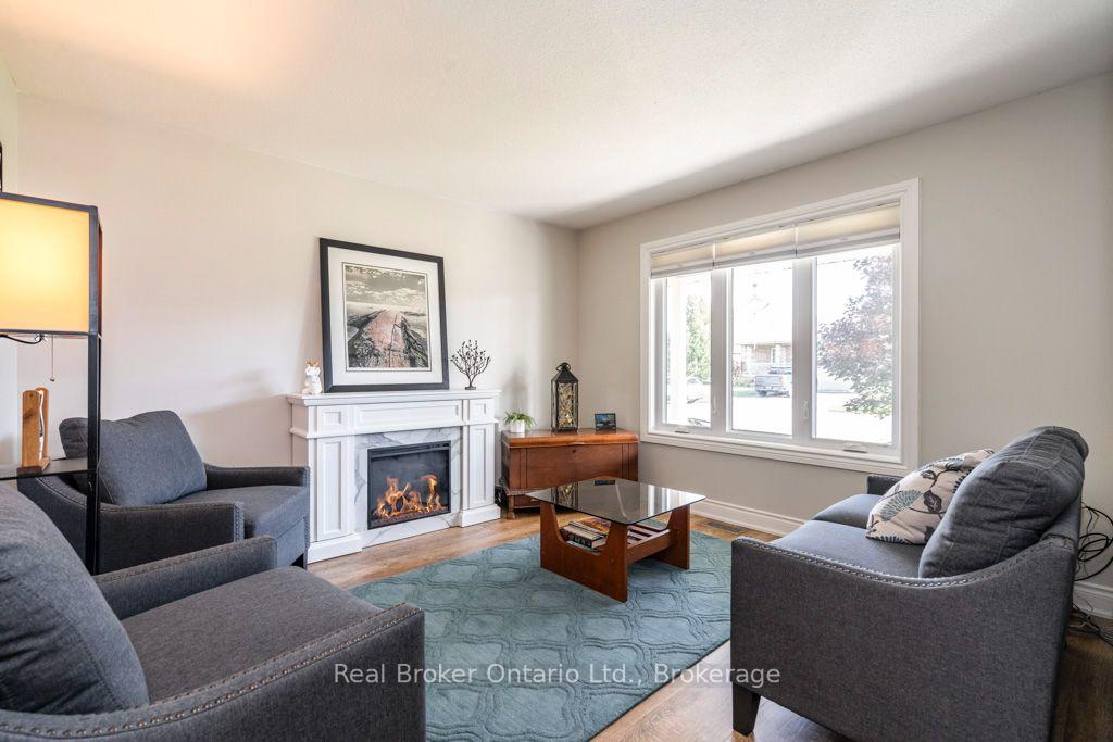 Photo 5 of 22 Burton Crescent, Springwater, Elmvale — HOMEH